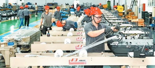 常熟紡織機械廠在材料選擇 抗磨損 運行穩定等方面達到世界領先水平