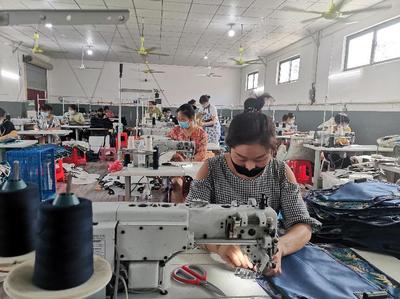 河南魯山:駐村書記引進加工廠 留守婦女家門口就業