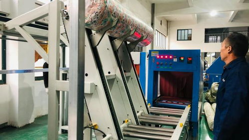 看 一塊布 如何托起 一座城